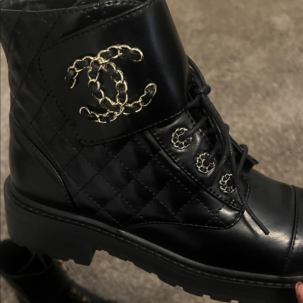 Chic Black Women's Boots